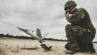- На данный момент армия получила 20 циркулирующих боеприпасов Warmate, еще 80 будут доставлены к концу года, - сказал Томаш Бадовски из WB Electronics, производящей эти ударные дроны ближнего действия